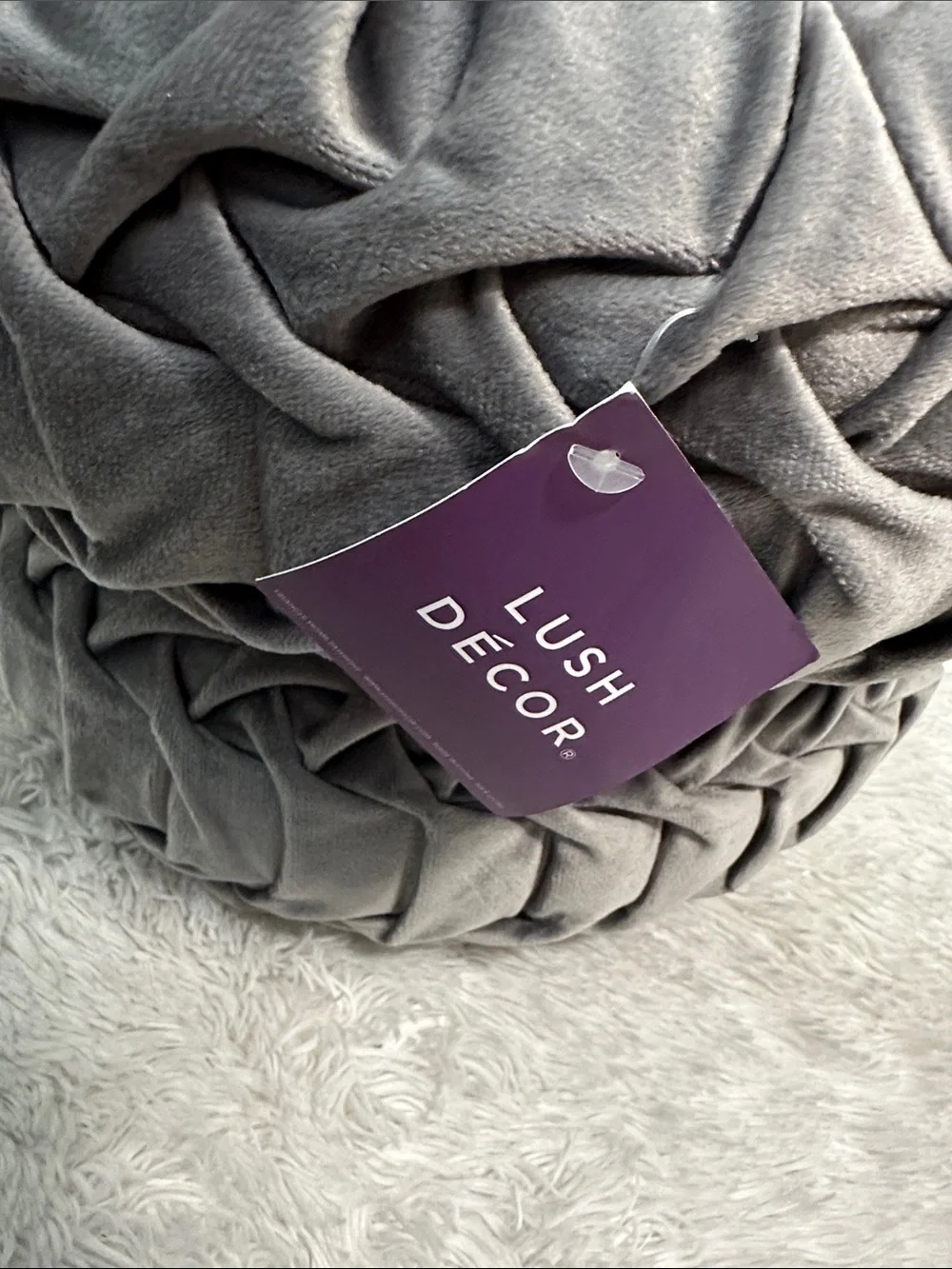 🥕 NWT Set of 2 Lush Decor 15” Round Velvet Throw Pillows